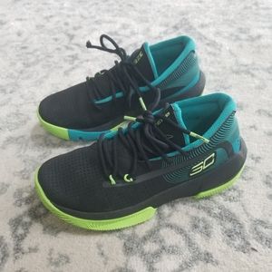 > Under Armour Curry Basketball Shoes <